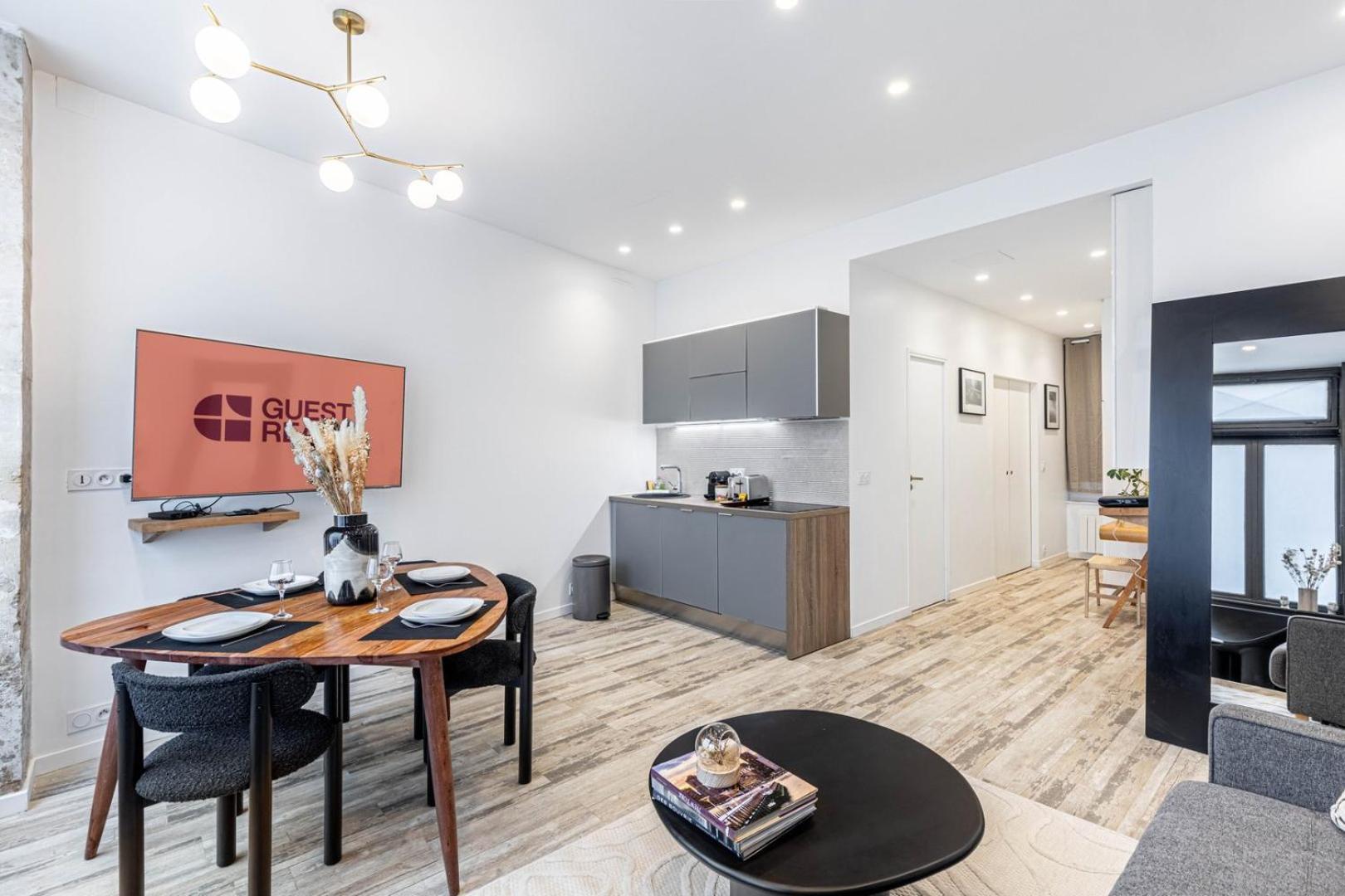 Guestready - Stunning Apartment Near Eiffel Tower Париж Экстерьер фото